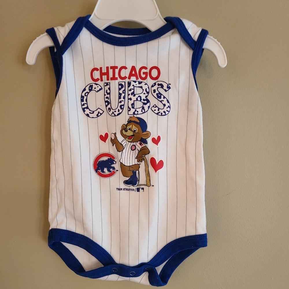 Chicago Cubs Onsie EUC 6-9 months.